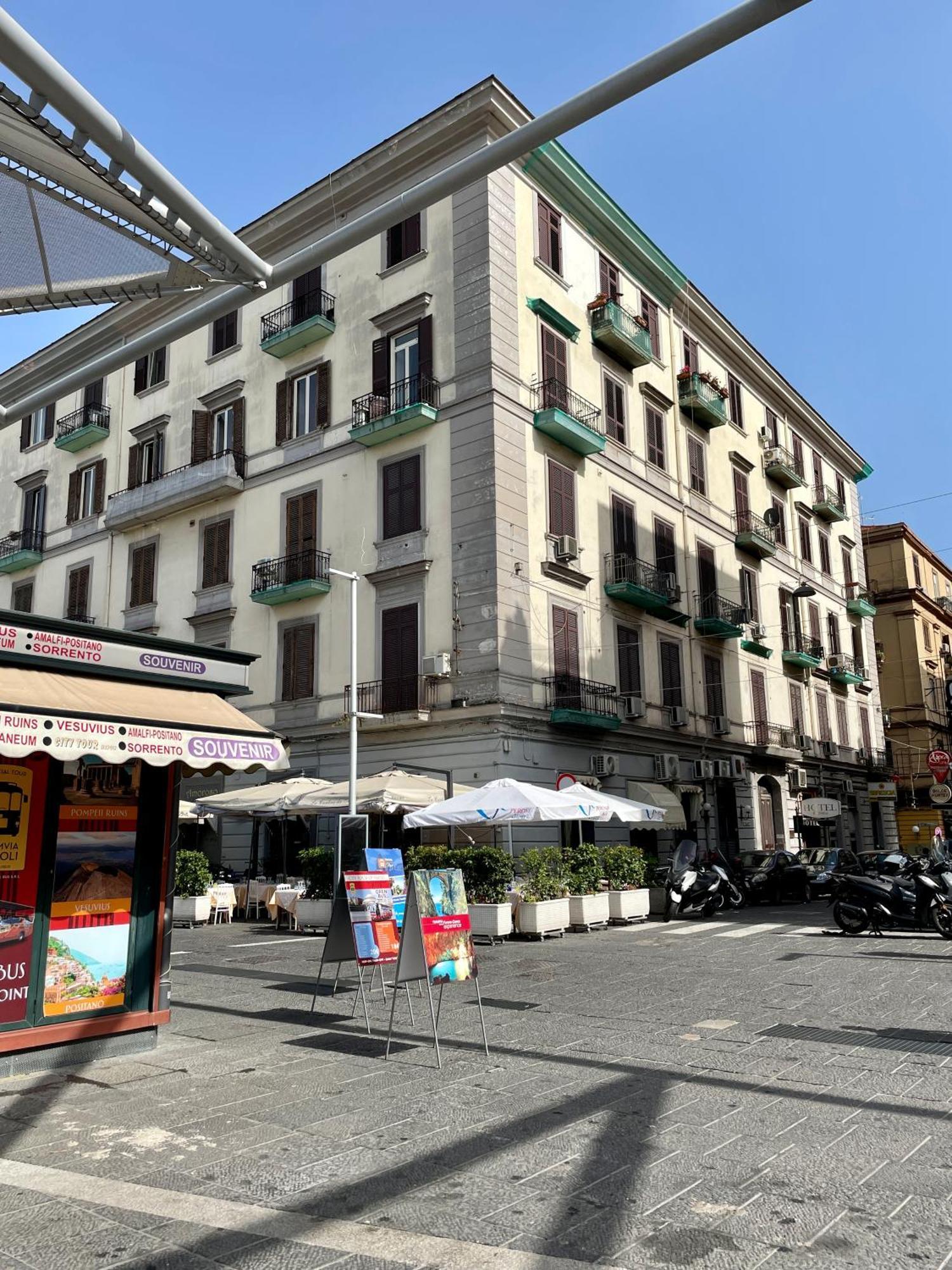 Napoli Centrale Suite Екстер'єр фото