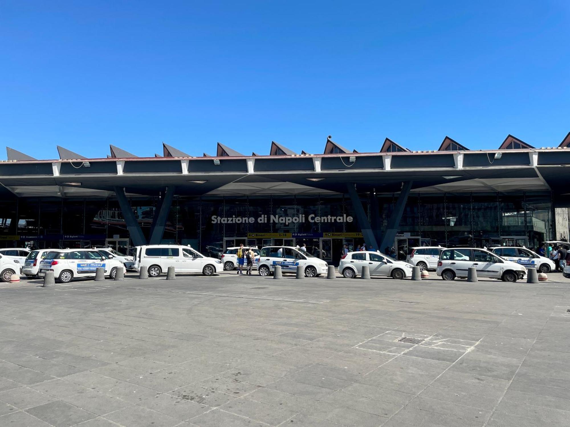 Napoli Centrale Suite Екстер'єр фото